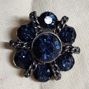 Vintage-Inspired Women's Navy Blue Crystal Flower Brooch